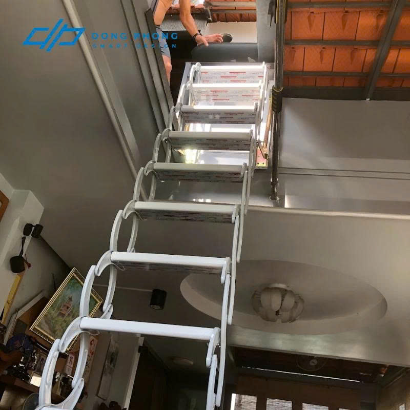 Thang gấp lên gác xếp