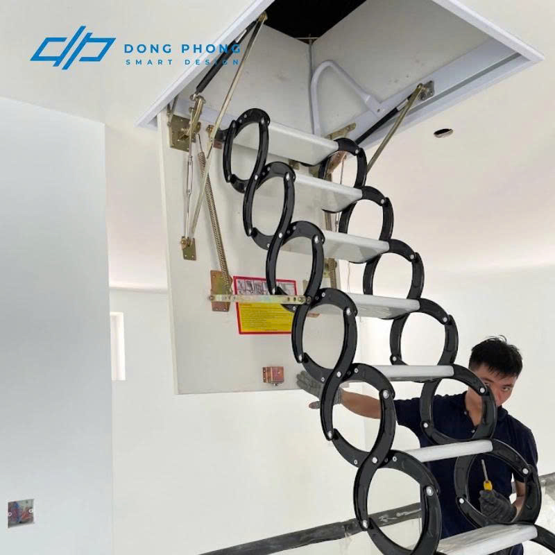 Thang gấp lên gác xếp