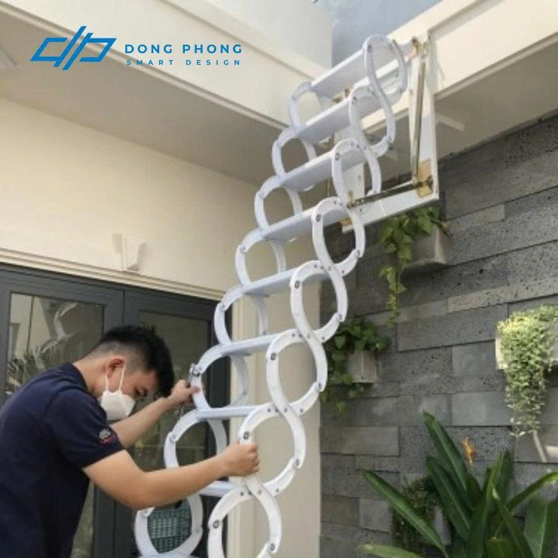 Thang gấp lên gác xếp